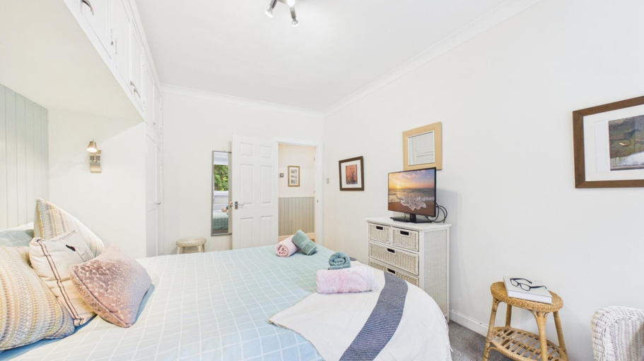 Bedroom 3, Glenvale - 2 Bedroom Apartment - Saundersfoot, Pembrokeshire