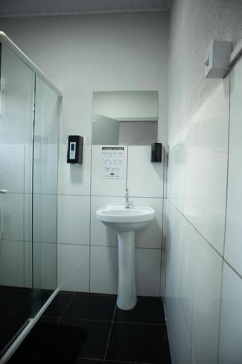 Bathroom 2, Hostel Estação da XV, Telêmaco Borba