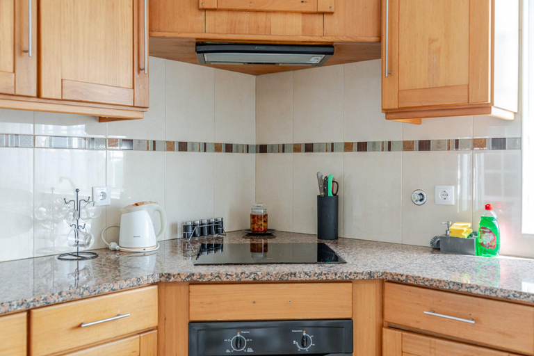 Others 5, Recent villa, located in a quiet residential area, 2km from the center, Ponta Delgada