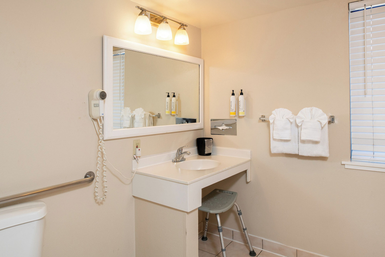 Bathroom 3, Bay Breeze Inn, Monterey
