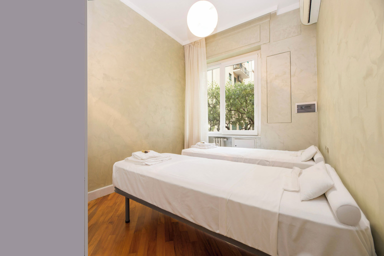 Bedroom 3, Spacious flat with Balcony, Genova