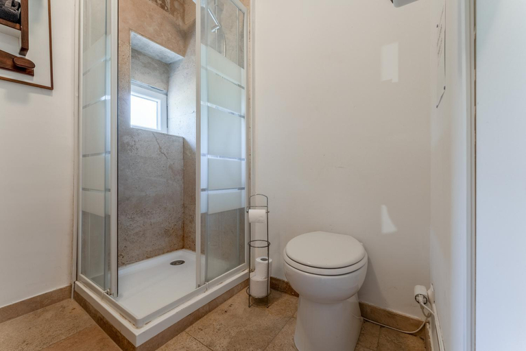 Bathroom 2, L'atelier de Raymond, Gard