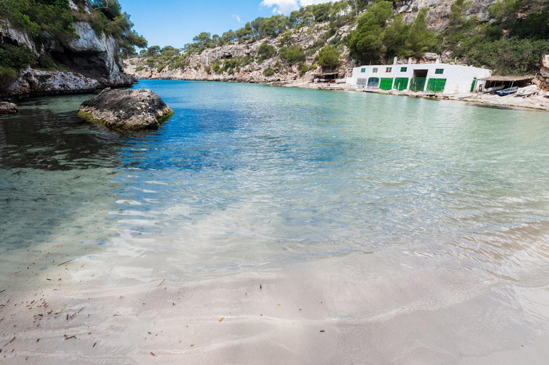 Facilities 3, Villa Gloria, Baleares