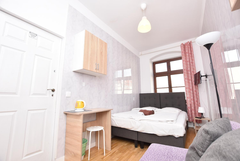 Bedroom 1, City Central Hostel - Pokoje prywatne, Środa Śląska