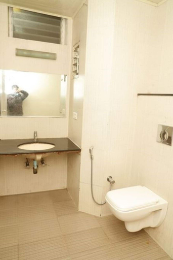 Bathroom, Divi Heritage Inn Ooty, The Nilgiris