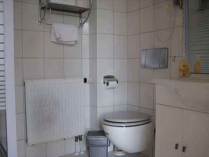 Bathroom 3, Hotel Gesellschaftshaus, Vorpommern-Rügen