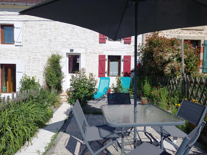 Exterior & Views 4, Aux Roses, Allier