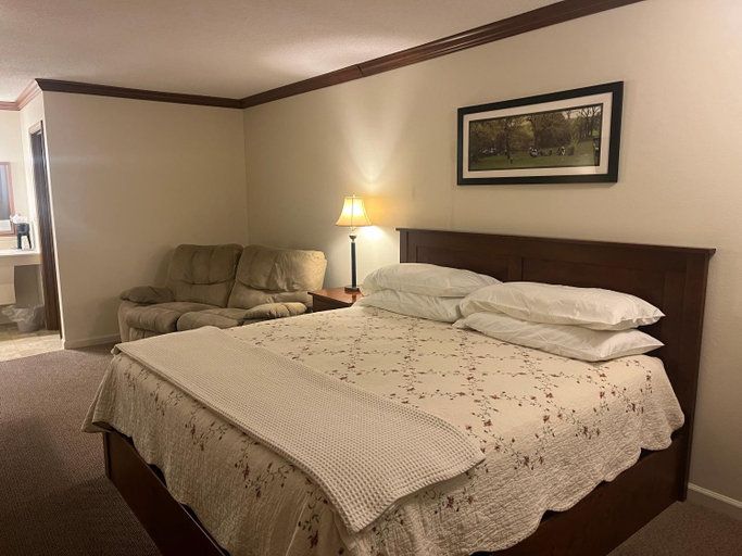 Bedroom 2, Arthur Country Inn, Douglas