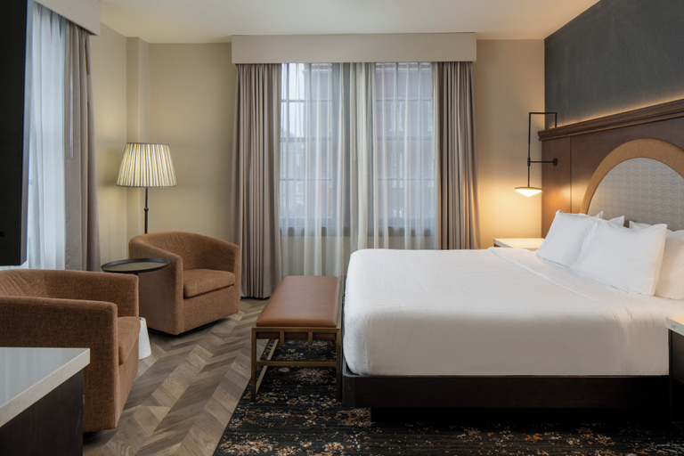 Bedroom 3, Hampton Inn & Suites Birmingham Downtown Tutwiler, Jefferson