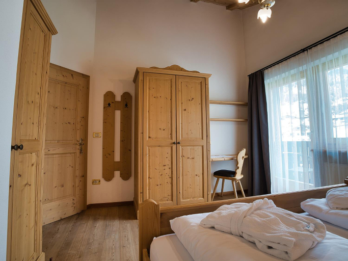 Bedroom 2, Aparthotel Monte 44, Bolzano