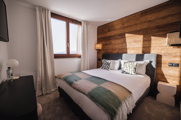 Bedroom 2, Hôtel Emeraude, Savoie