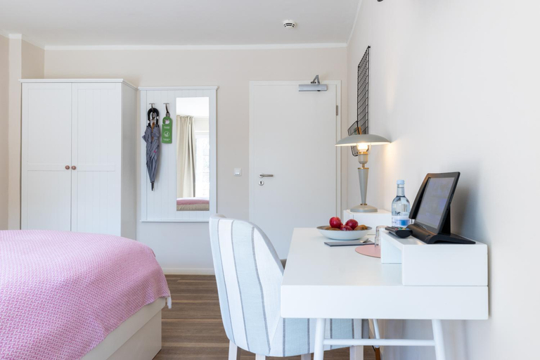Bedroom 3, Boutique-Hotel STRANDHAUS Ahrenshoop, Vorpommern-Rügen