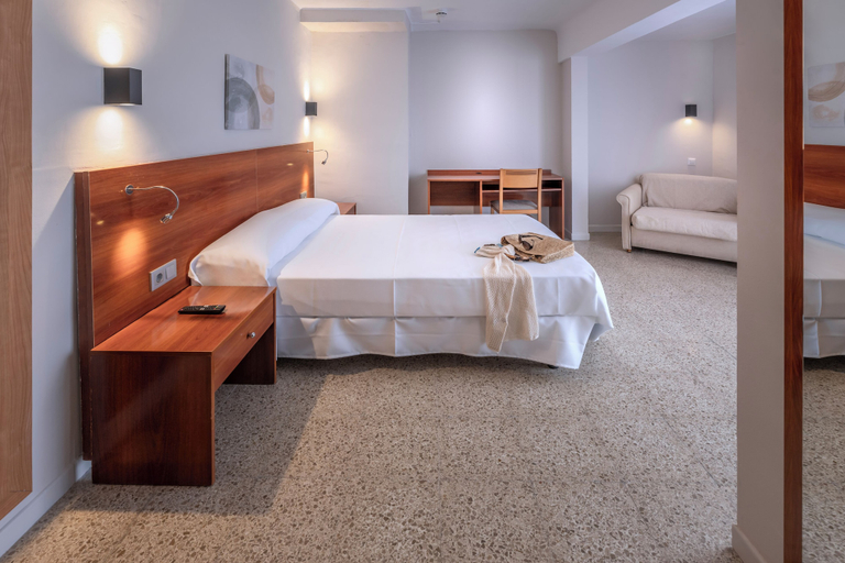 Bedroom 3, Hotel GHT Simeón, Girona