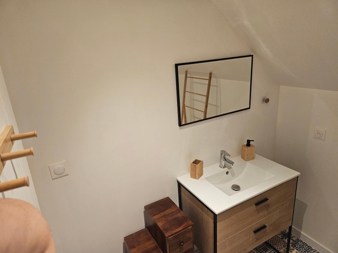 Bathroom 4, Home Gayatri, Loir-et-Cher
