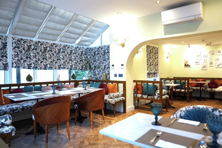 Food & Drinks 5, The Tudor Hotel, London