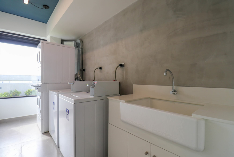 Room 5, w Impressive 2BR With Balcony in Miraflores, Lima