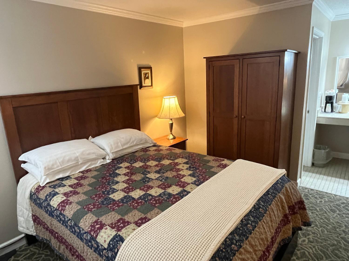 Bedroom 4, Arthur Country Inn, Douglas