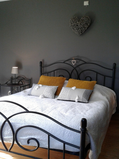 Bedroom 4, Sunny Garden Cottage, Alle, Namur