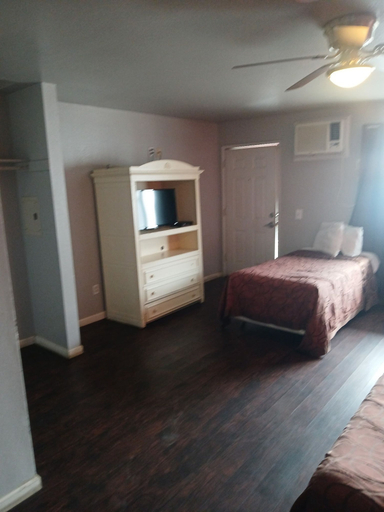 Bedroom 4, The Coalinga Motel, Fresno