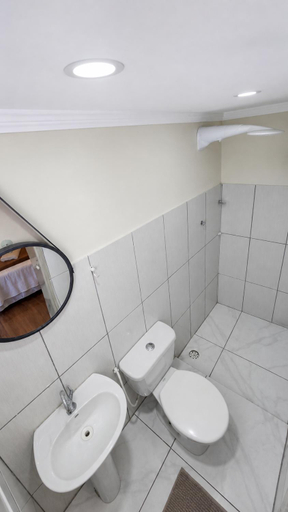 Bathroom, La Casa do Manguinha, Guarulhos