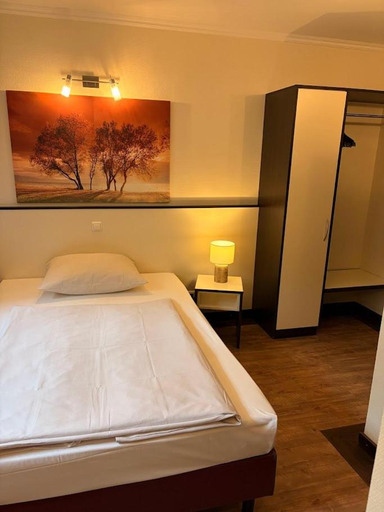 Bedroom 3, Schluter Hotel & Restaurant, Plön