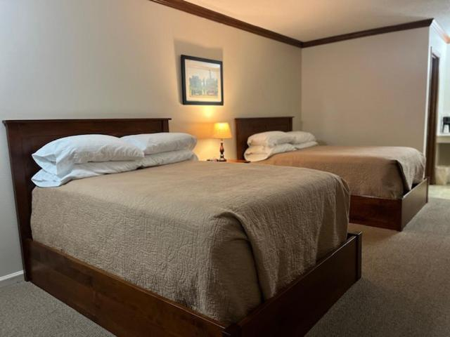 Bedroom 5, Arthur Country Inn, Douglas