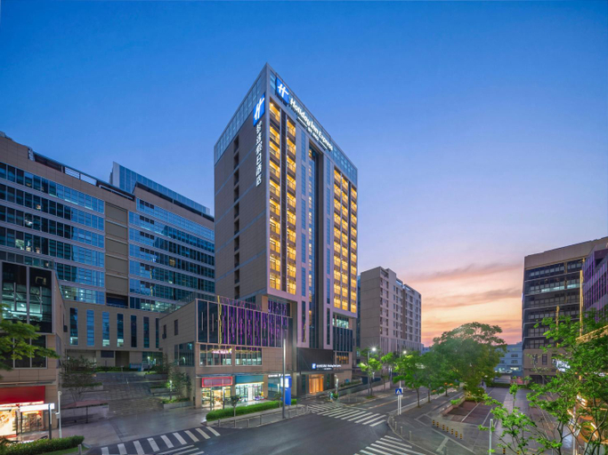 Exterior view 3, Holiday Inn Express SHENZHEN BAOLONG METRO STATION by IHG, Shenzhen