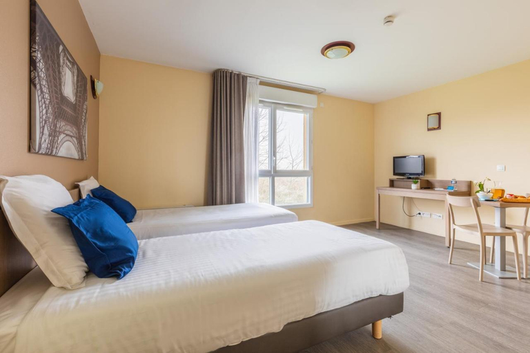 Bedroom 2, Zenitude Hotel-Residences Magny-les-Hameaux, Yvelines