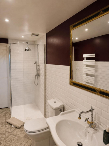 Bathroom 2, Chez Nosch, Finistère