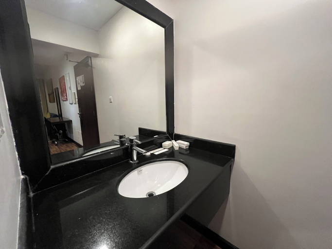 Bathroom 5, Golden Tulip Al Khobar Suites, Al Khobar