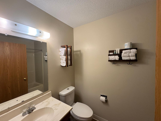 Bathroom 3, St. Croix Inn Solon Springs, Douglas