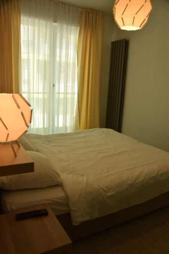 Bedroom 2, Deluxe Alezzi, Navodari