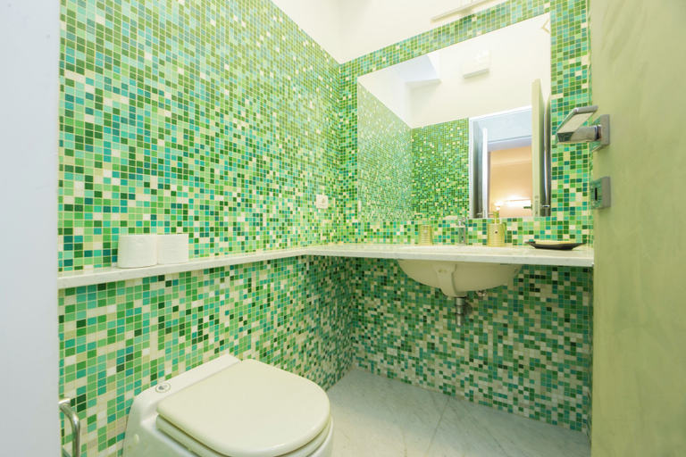 Bathroom 4, Spacious flat with Balcony, Genova