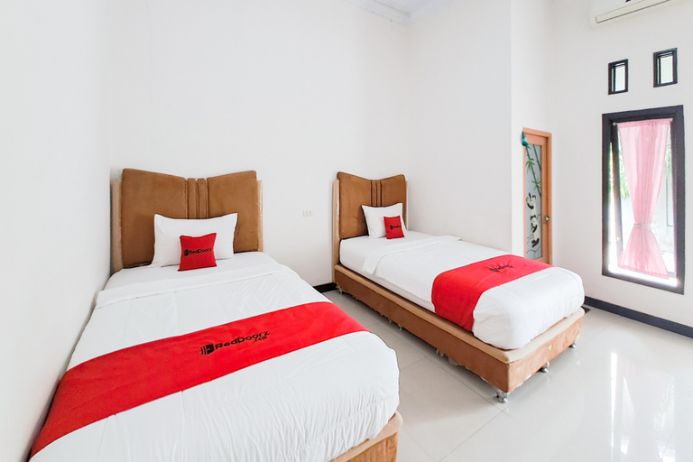 Bedroom 4, RedDoorz Syariah @ Labuhan Maringgai Lampung 2, East Lampung