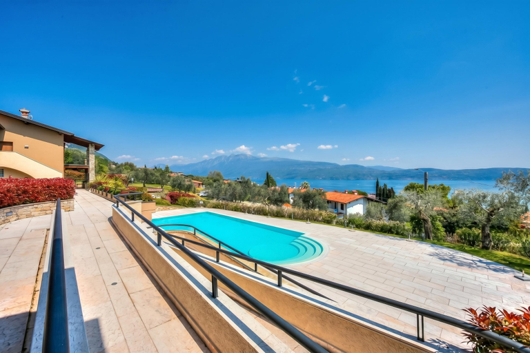 Pool 2, Borgo Belvedere-lake View & Shared Pool, Brescia