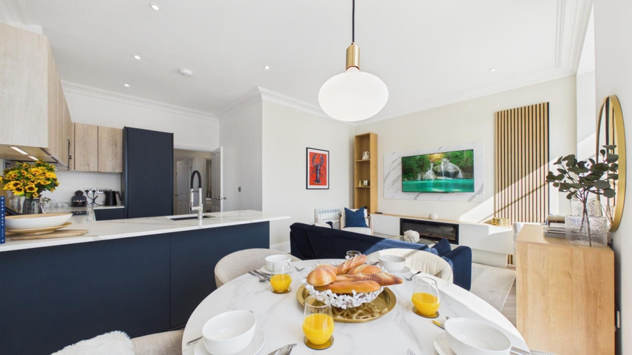 Others 5, No. 4 Croft House - Luxury 2 Bed Apartment - Tenby, Pembrokeshire