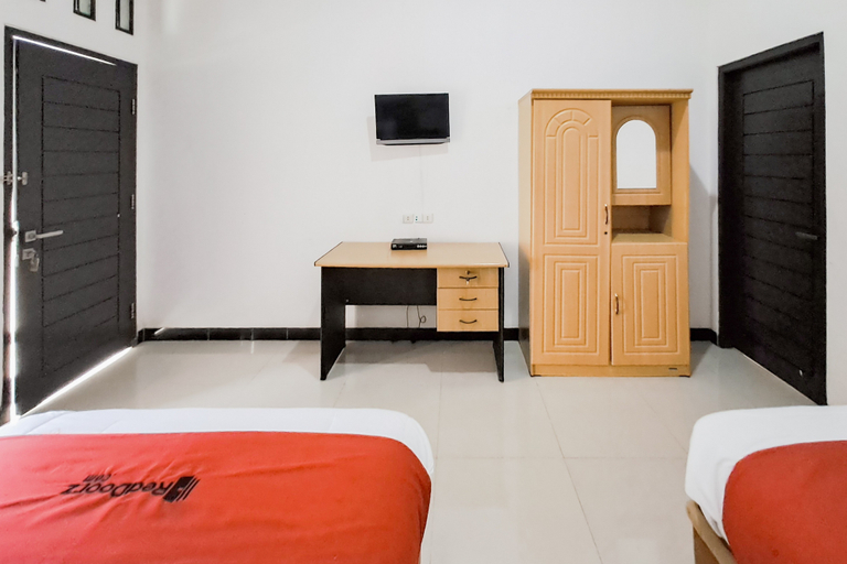 Bedroom 2, RedDoorz Syariah @ Labuhan Maringgai Lampung 2, East Lampung