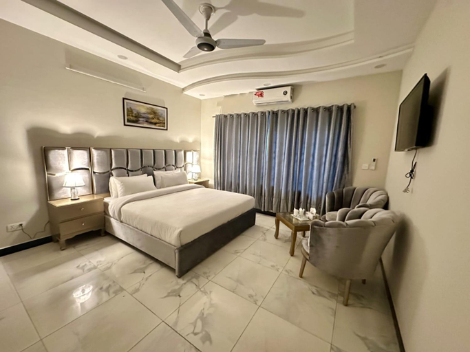 Shared lounge/TV area 2, Comfort Family Villa Islamabad, Islamabad