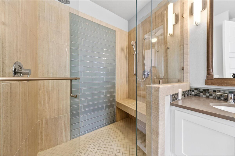 Bathroom 4, A Shore Thing 188 RO, Nueces
