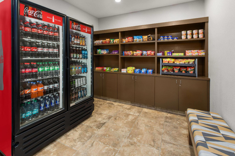 Food & Drinks 4, La Quinta Inn & Suites by Wyndham Minot, Ward