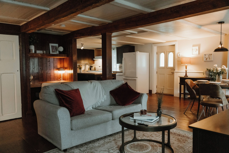 Others 5, Auberge de l'Ouest, Portneuf