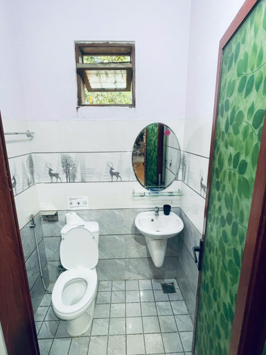 Bathroom 3, Angels Homestay & Coffee, Kon Plông