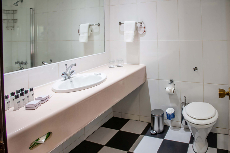 Bathroom 5, BON Hotel Bloemfontein Central, Mangaung