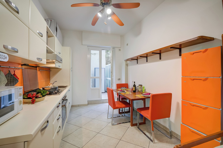 Private kitchen 2, Verbena with parking 500m from the sea, Savona