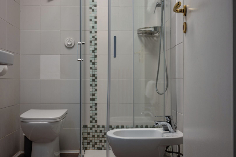 Bathroom 4, Hotel Genova Liberty, Genova