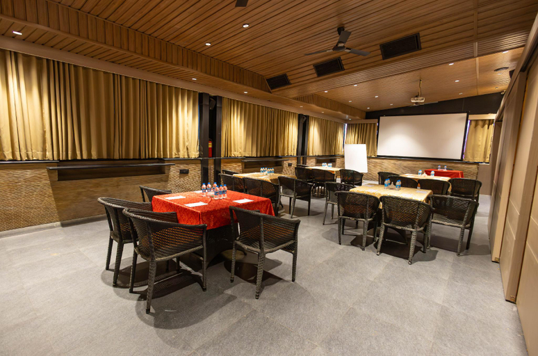 Food & Drinks 4, Kyriad Hotel Indore by OTHPL, Indore