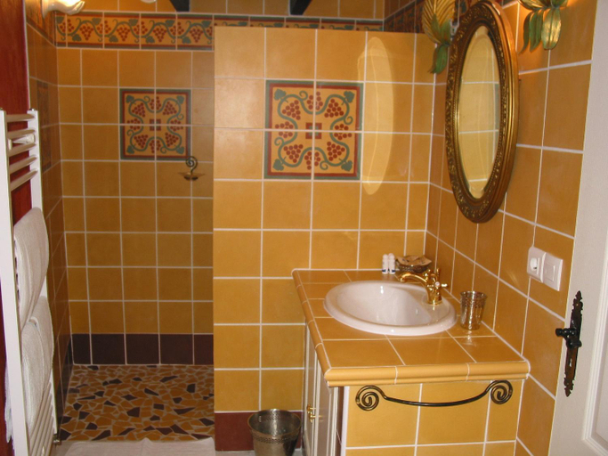 Bathroom 3, Chateau Rousselle, Gironde