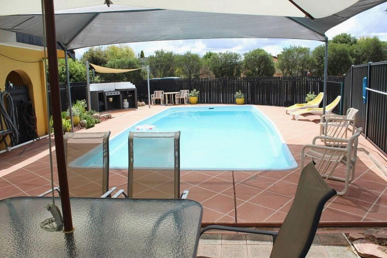 Sport & Beauty 4, Twin Swans Motel, Inverell - Pt B