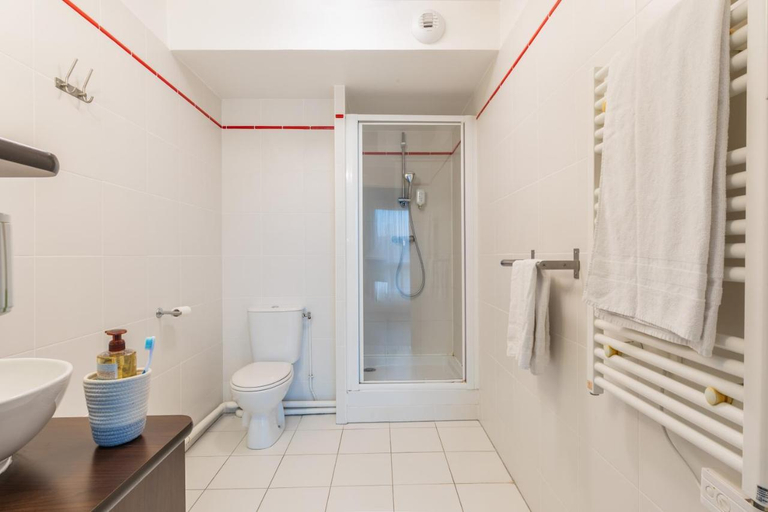 Bathroom 3, Zenitude Hotel-Residences Magny-les-Hameaux, Yvelines