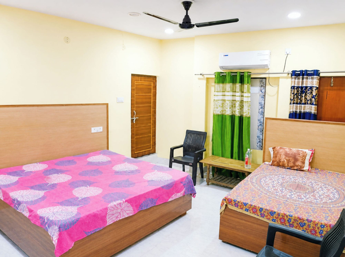 Room 5, Hotel Ramesht Home Stay Near Kashi Ghat, Varanasi